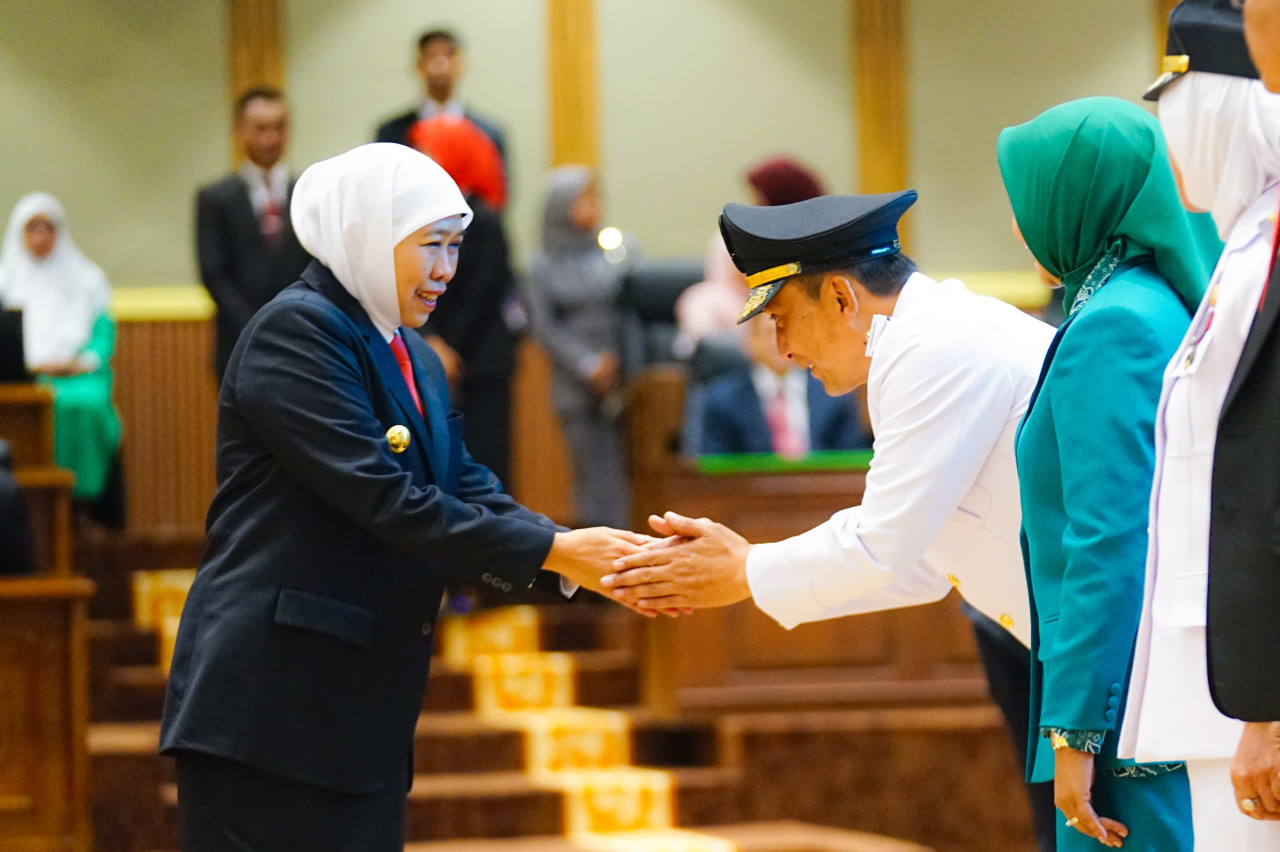 Khofifah (kiri) dan Setyo Wahono (kanan) (foto: Humas Pemprov Jatim for jatimnow.com)