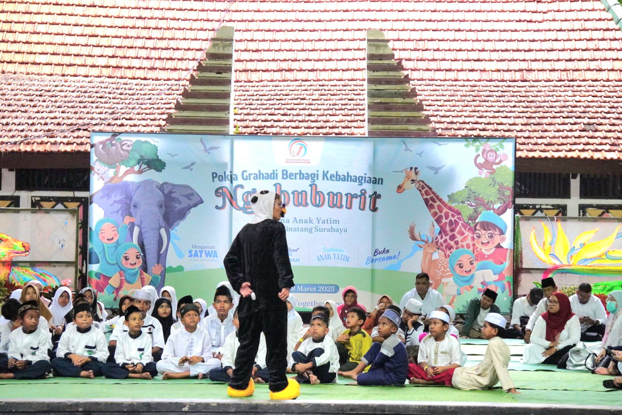 Cara Wartawan Grahadi Berbagi Kebahagiaan dengan Anak Yatim di Surabaya