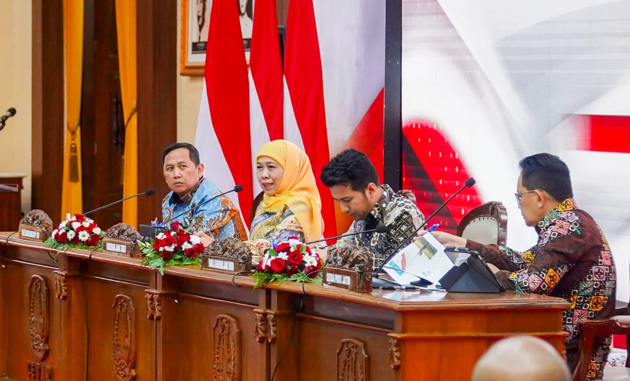 Gubernur Khofifah memimpin rakor di Grahadi (foto: Humas Pemprov Jatim for jatimnow.com)