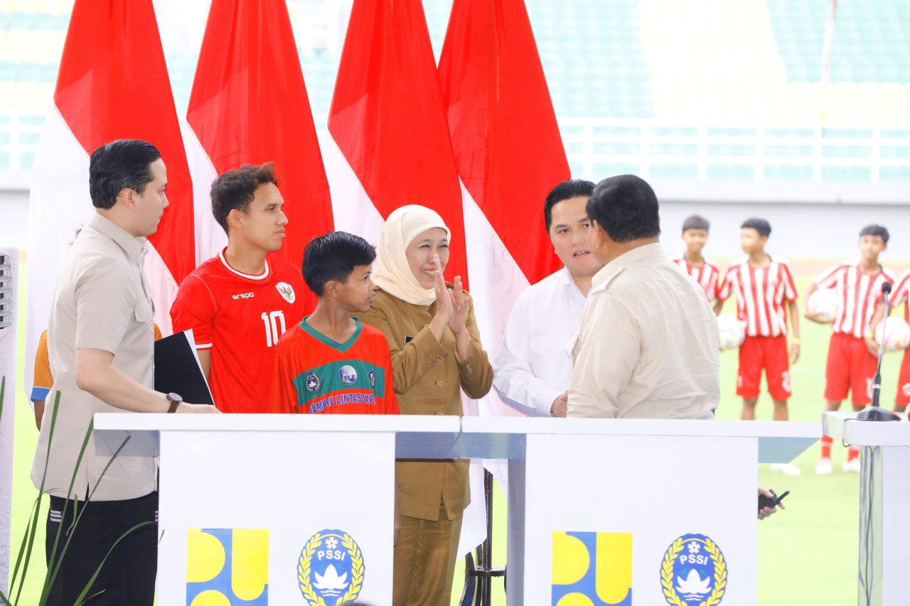 Khofifah mendampingi Prabowo dalam peresmian 17 stadion di Sidoarjo (foto: Humas Pemprov Jatim for jatimnow.com)