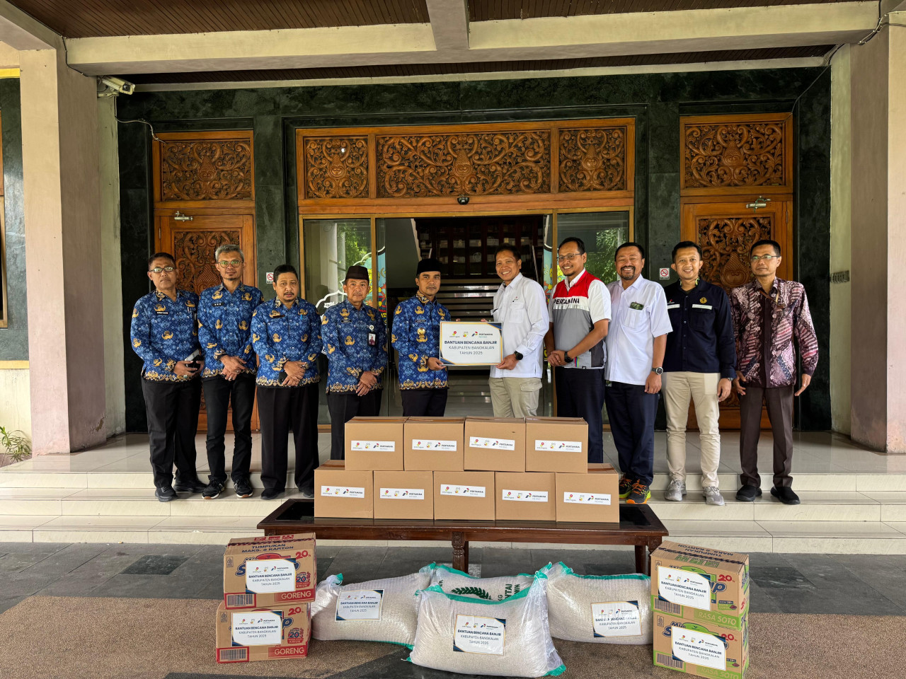 SKK Migas dan PHE WMO Bagikan 3.973 Paket di Bangkalan