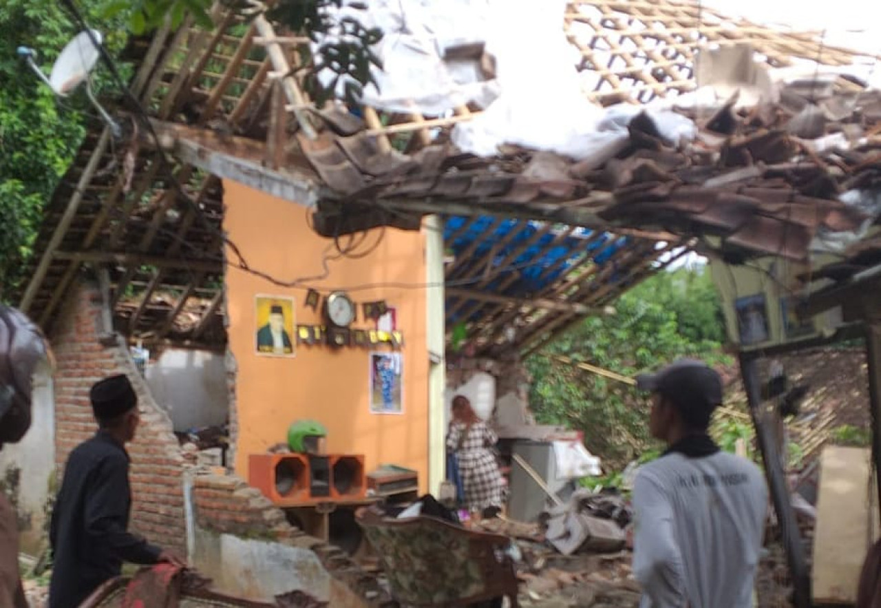 Rumah Nur Imam yang hancur akibat ledakan mercon. (Foto: Sugianto/jatimnow.com)