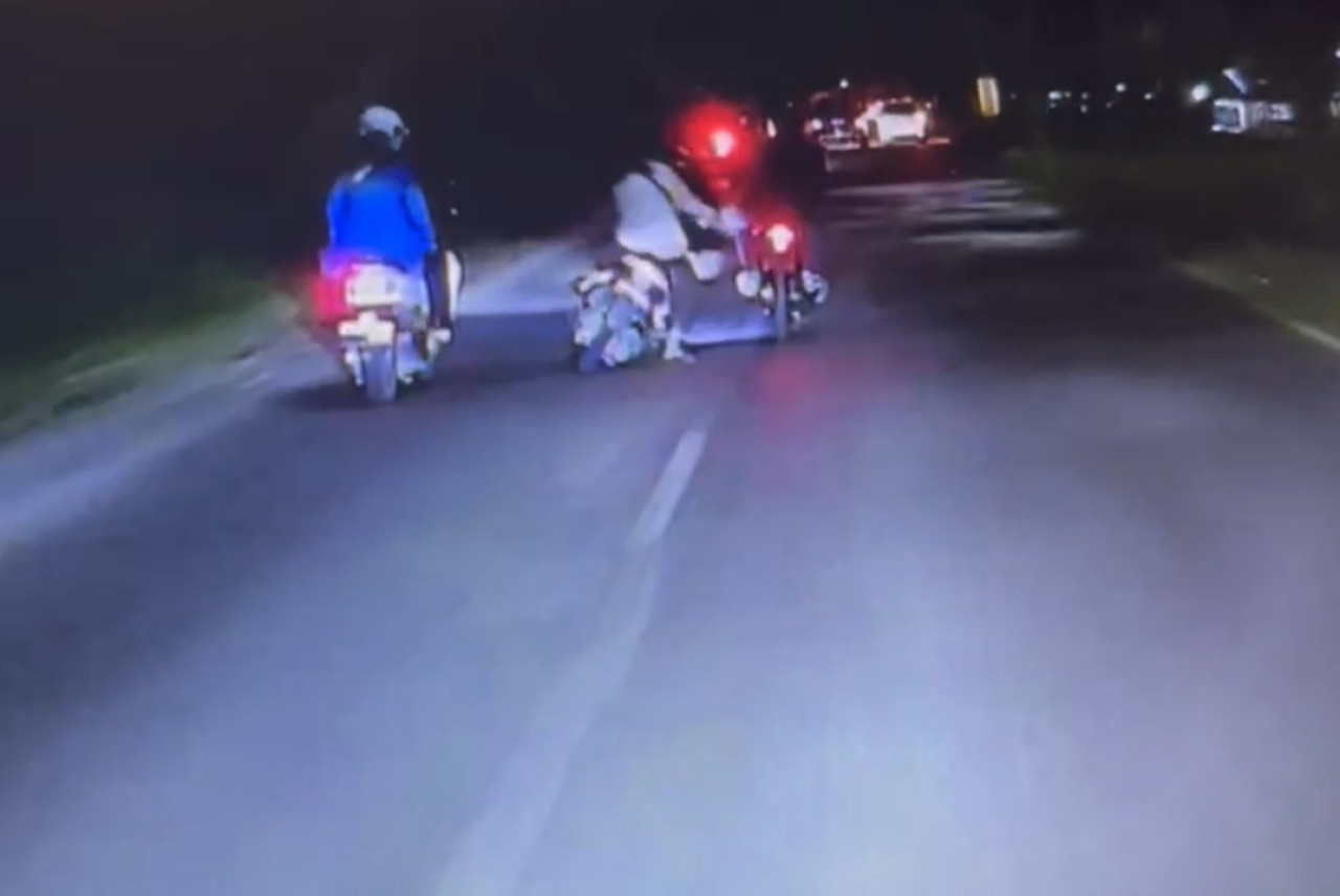 Aksi Jambret di Akses Suramadu Terekam CCTV Bus Transjatim, Korban Terjatuh