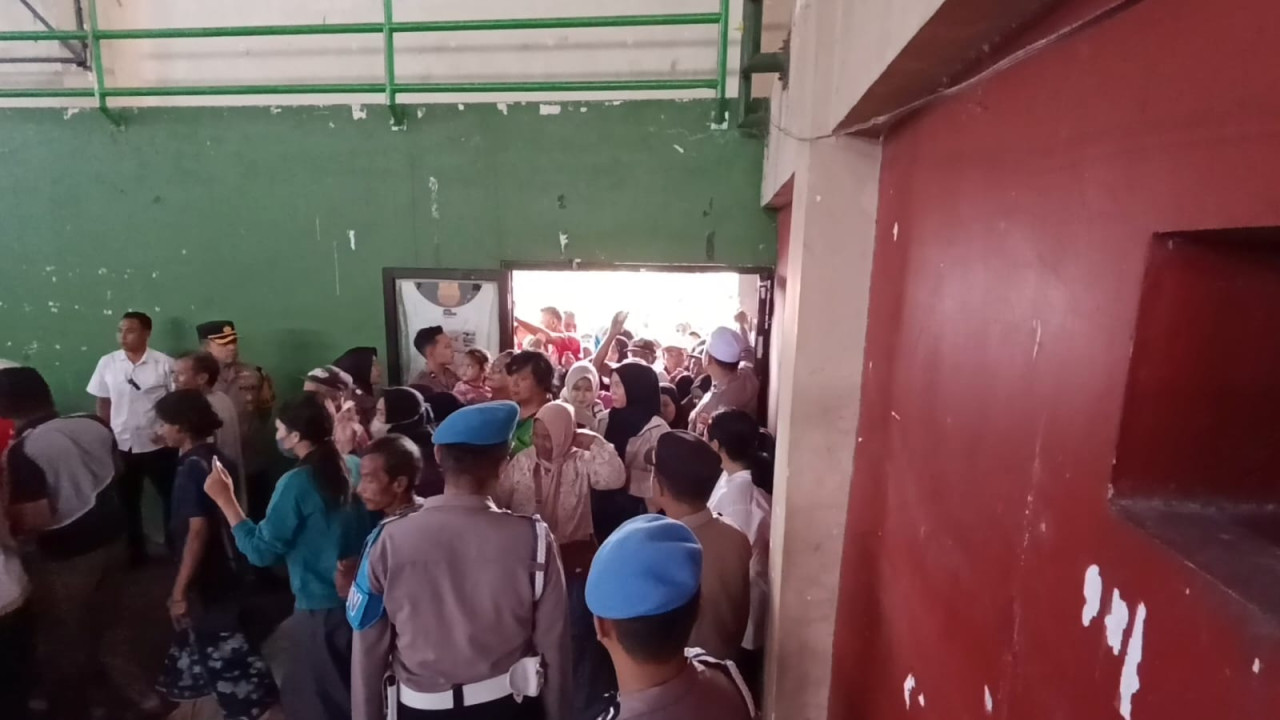 Ribuan Warga Tulungagung Serbu Pembagian Zakat Mal Kcunk Motor