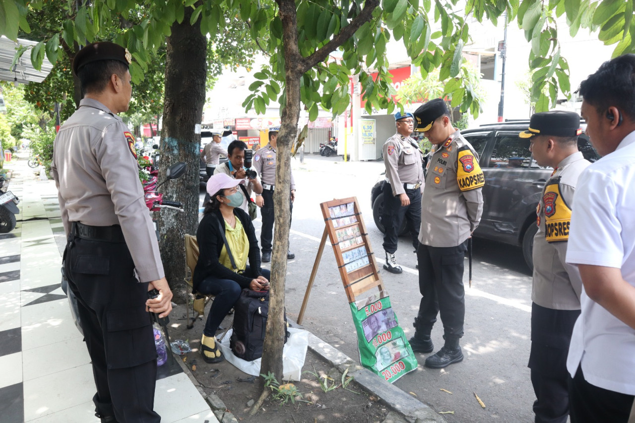 Kapolres Lamongan Sidak Jasa Penukaran Uang, Ini Hasilnya