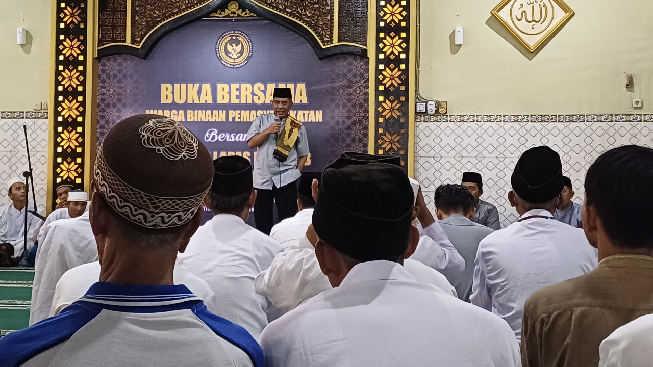 Kalapas Lamongan saat memberikan sambutan kegiatan Bukber bareng WBP. (Foto: Adyad Ammy Iffansah/jatimnow.com)