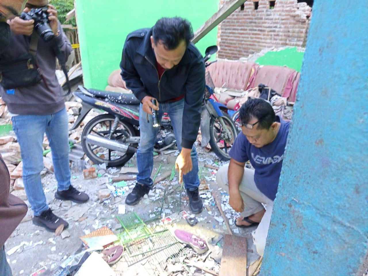 Pria di Kediri Alami Luka Bakar Akibat Ledakan Petasan, Rumahnya Hancur