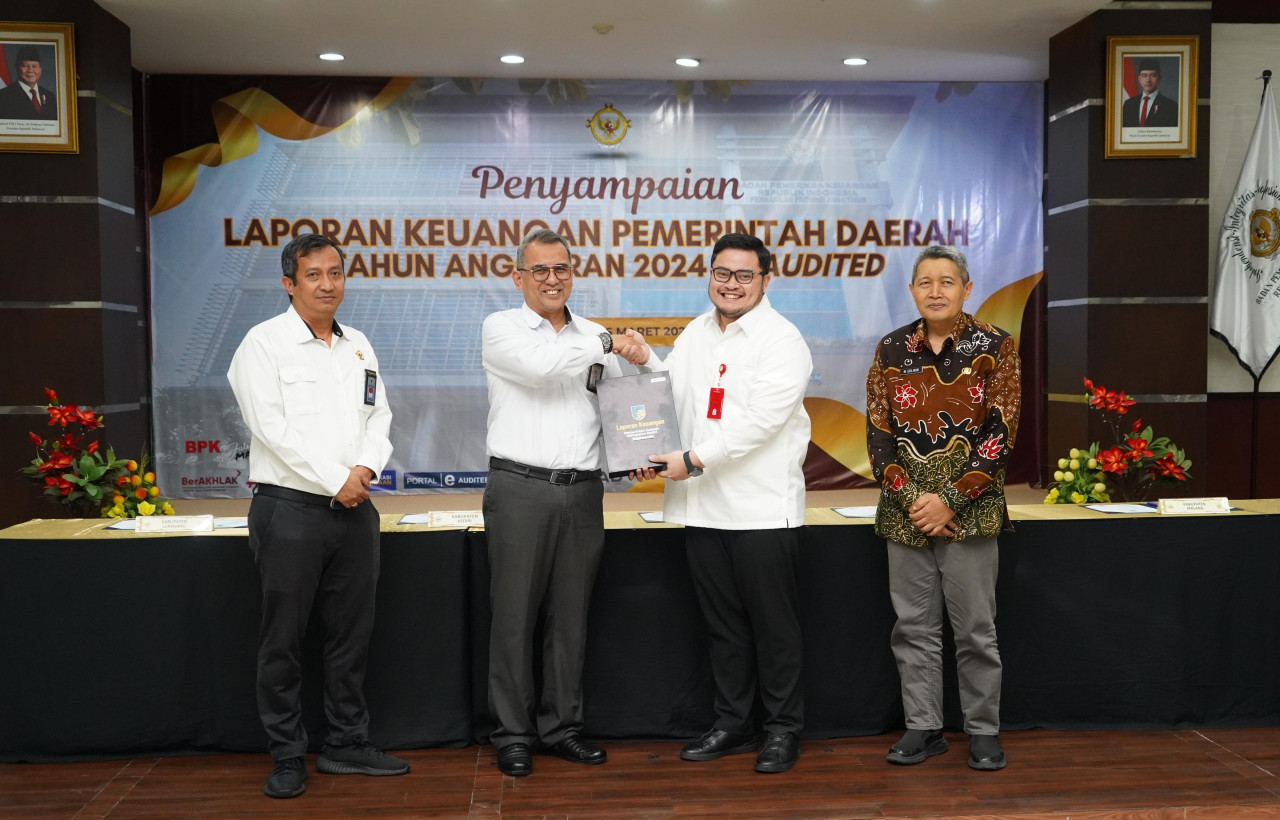 Mas Dhito serahkan LKPD 2024 ke BPK. (Foto: Pemkab Kediri/jatimnow.com)