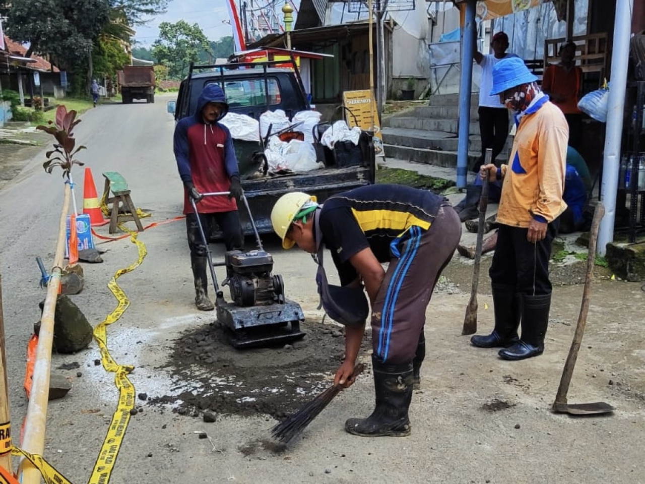 Dinas PUPR Tulungagung Tutup Sementara Lubang Misterius di Kecamatan Sendang
