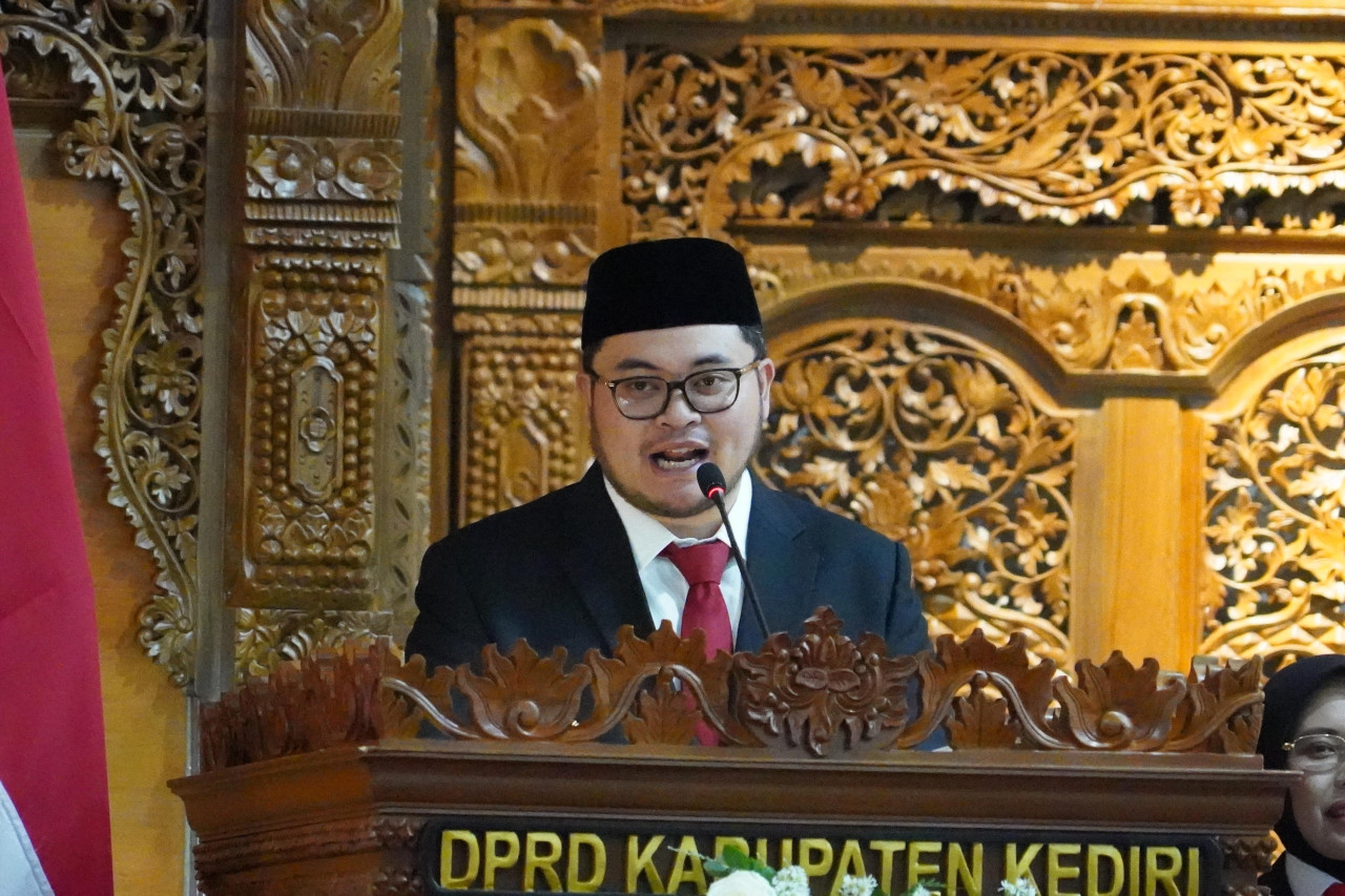 Mas Dhito, dalam Rapat Paripurna di Gedung Graha Sabha Canda Bhirawa DPRD Kabupaten Kediri. (Foto: Pemkab Kediri/jatimnow.com)