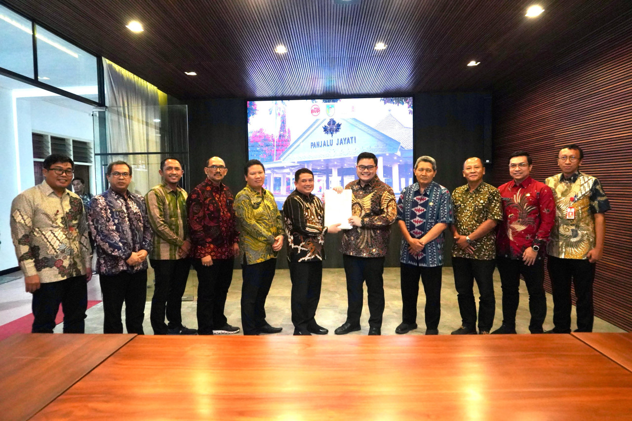 Mas Dhito usai pertemuan dengan jajaran dari Kantor Wilayah BPN Jawa Timur dan BPN Kediri. (Foto: Pemkab Kediri/jatimnow.com)