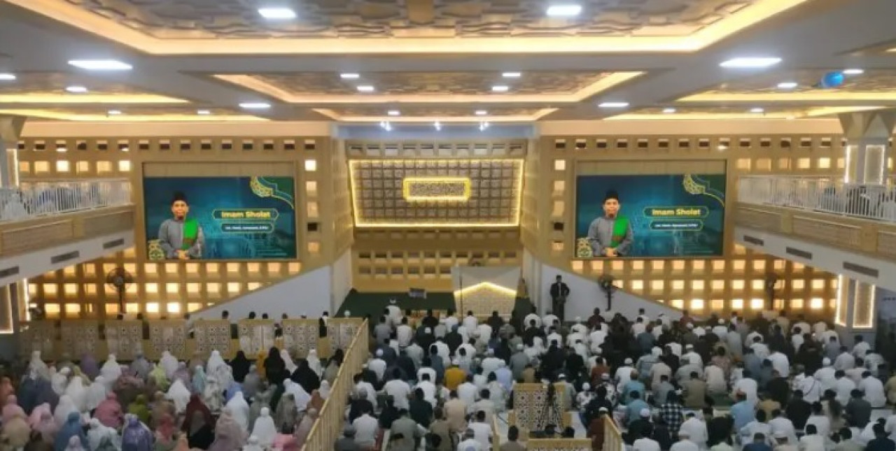 Suasana ibadah Salat Idul Fitri di Masjid Islamic Center. (Foto: tangkapan layar media sosial)