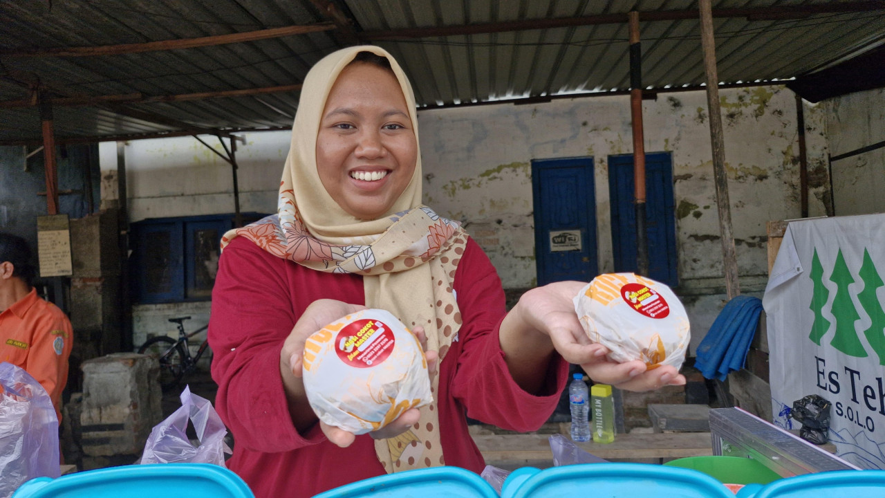 Nasi Cokot, menu praktis dengan varian lauk beragam. (Foto: Ahmad Fauzani/jatimnow.com)