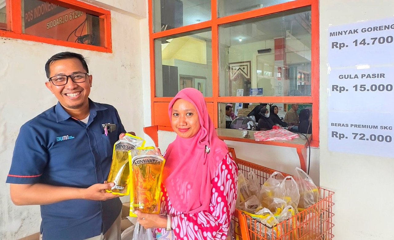 2 Ton Gula dan 600 Liter Migor Ludes saat Operasi Pasar di Kantor Pos Sidoarjo