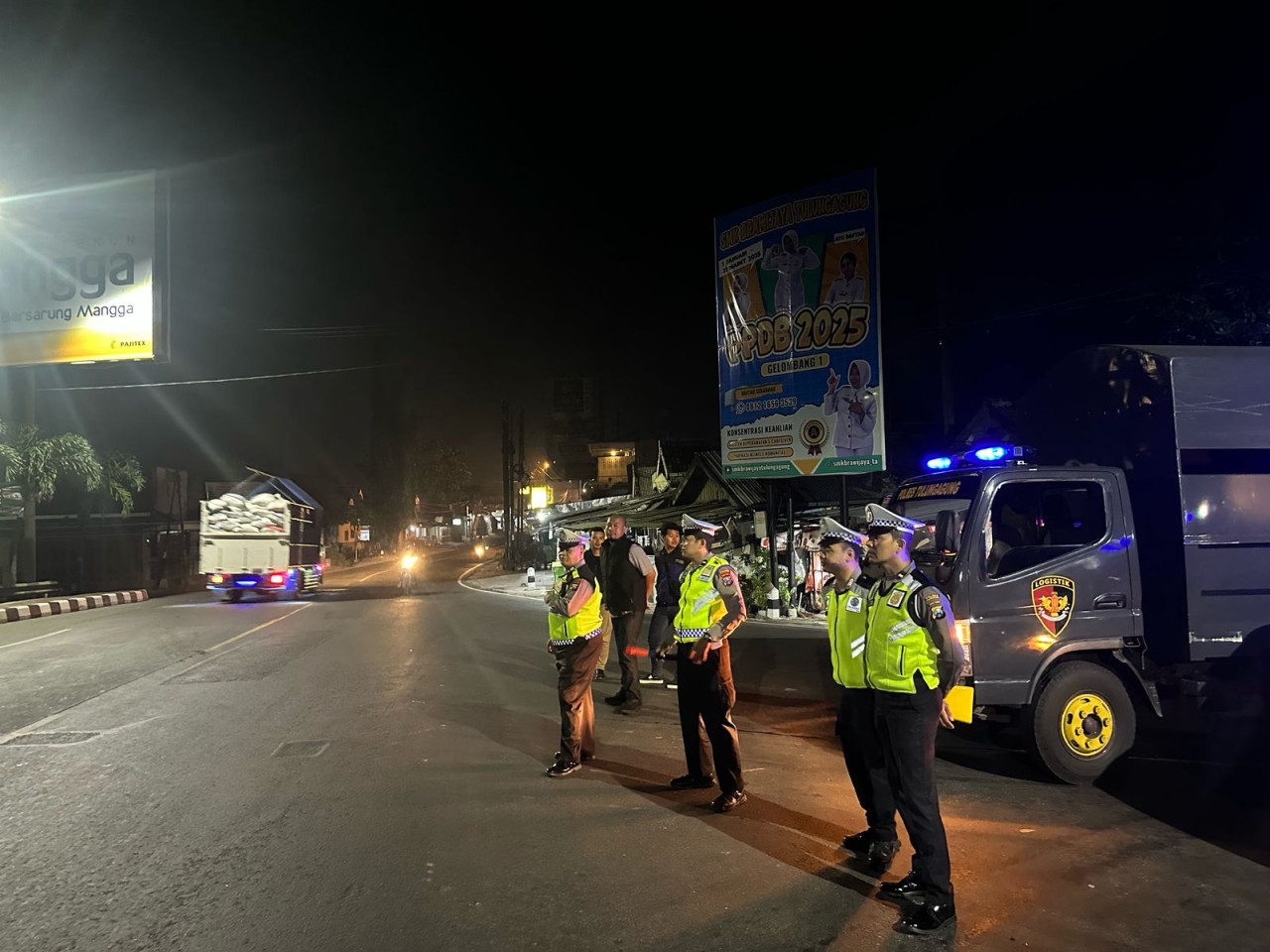 Kapolres Tulungagung AKBP Muhammad Taat Resdi saat memimpin patroli. Dok Polres Tulungagung