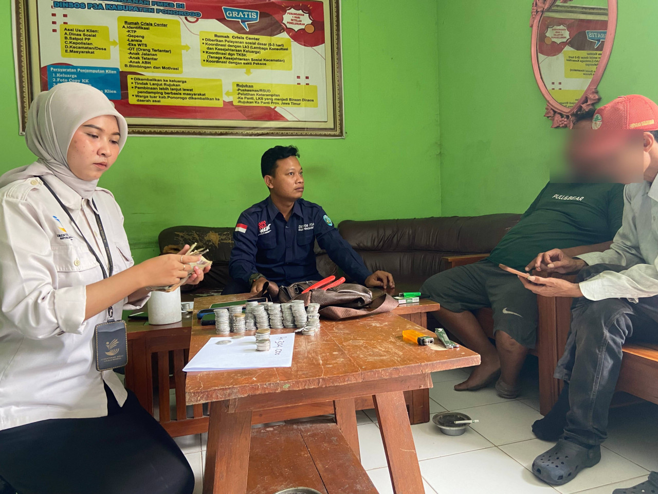 Pengemis Berpenghasilan Rp12 Juta di Ponorogo: untuk Salam Tempel Lebaran