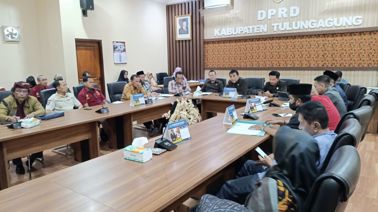 Pengusaha karaoke di Tulungagung saat melakukan hearing dengan DPRD. (Foto: Bramanta Pamungkas/jatimnow.com)