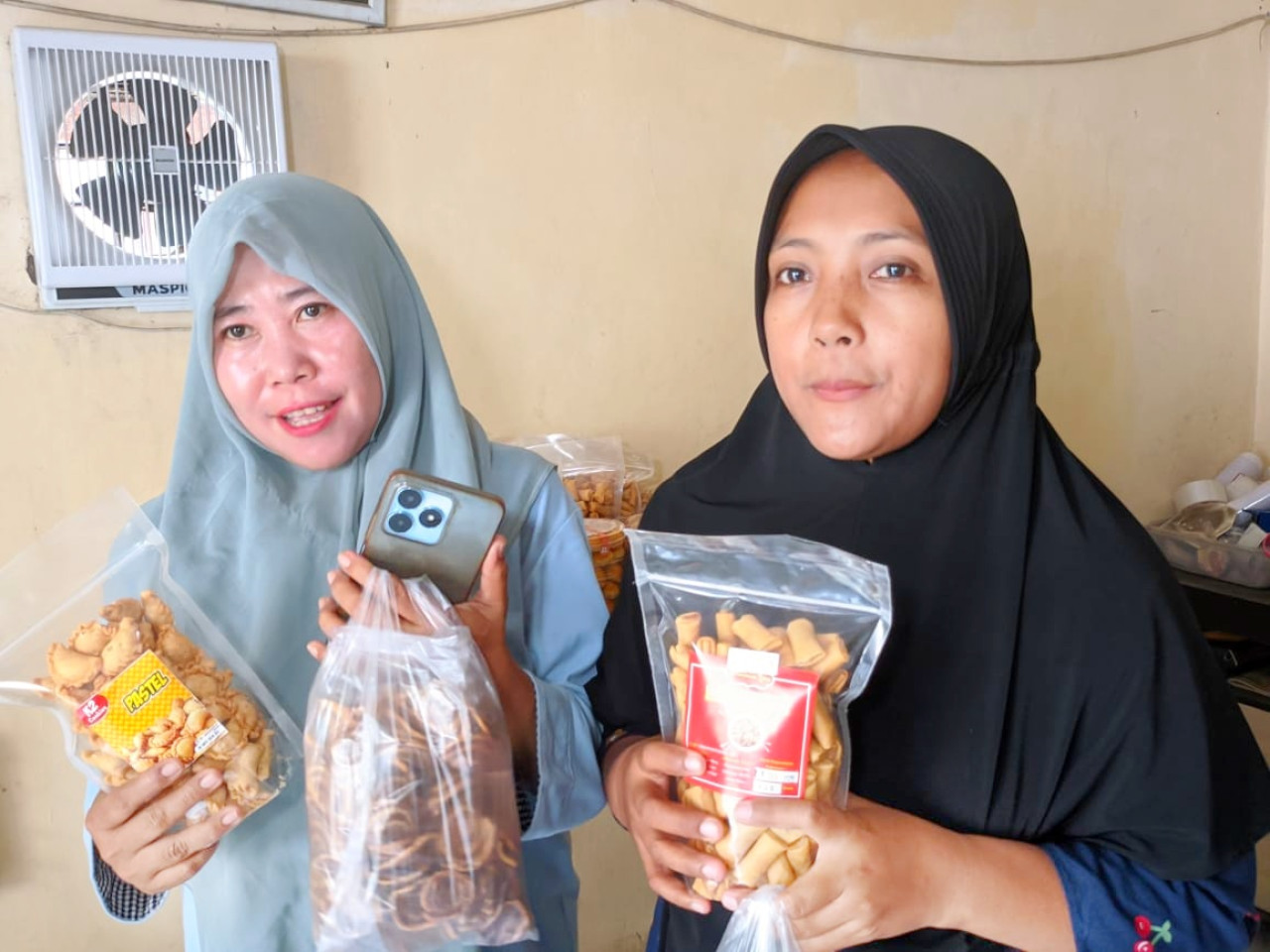 Usaha kue kering milik Ainun di Sepande Sidoarjo. (Foto: Ahaddiini HM/jatimnow.com).