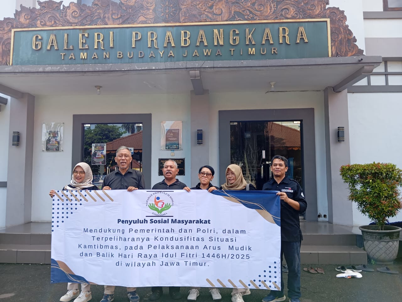 Pensosmas Jatim usai menyatakan komitmen bersama menjaga kondusifitas kamtibmas di bulan Ramadan hingga Idul Fitri 2025. (Foto: Endang Pergiwati/jatimnow.com)