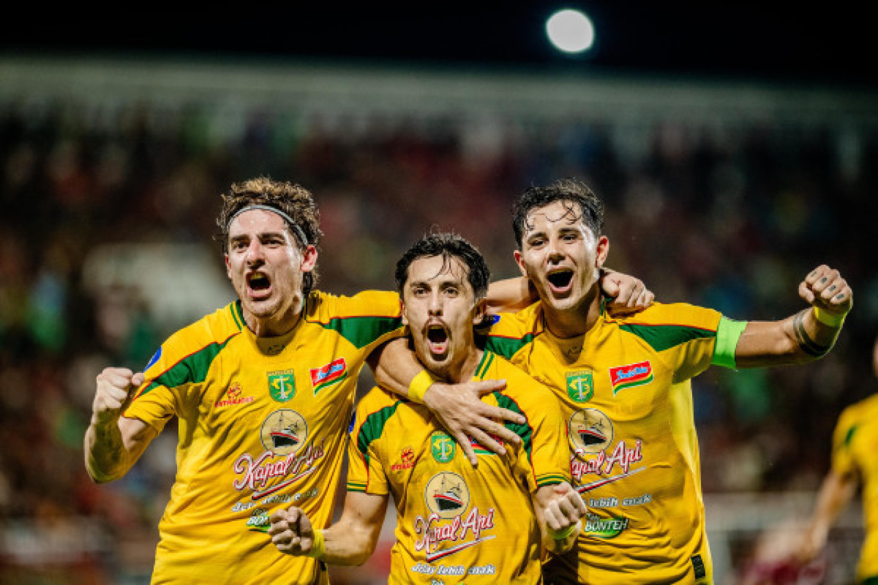 Francisco Rivera membawa Persebaya unggul 0-1 atas PSM Makassar. (Foto: Persebaya.id)