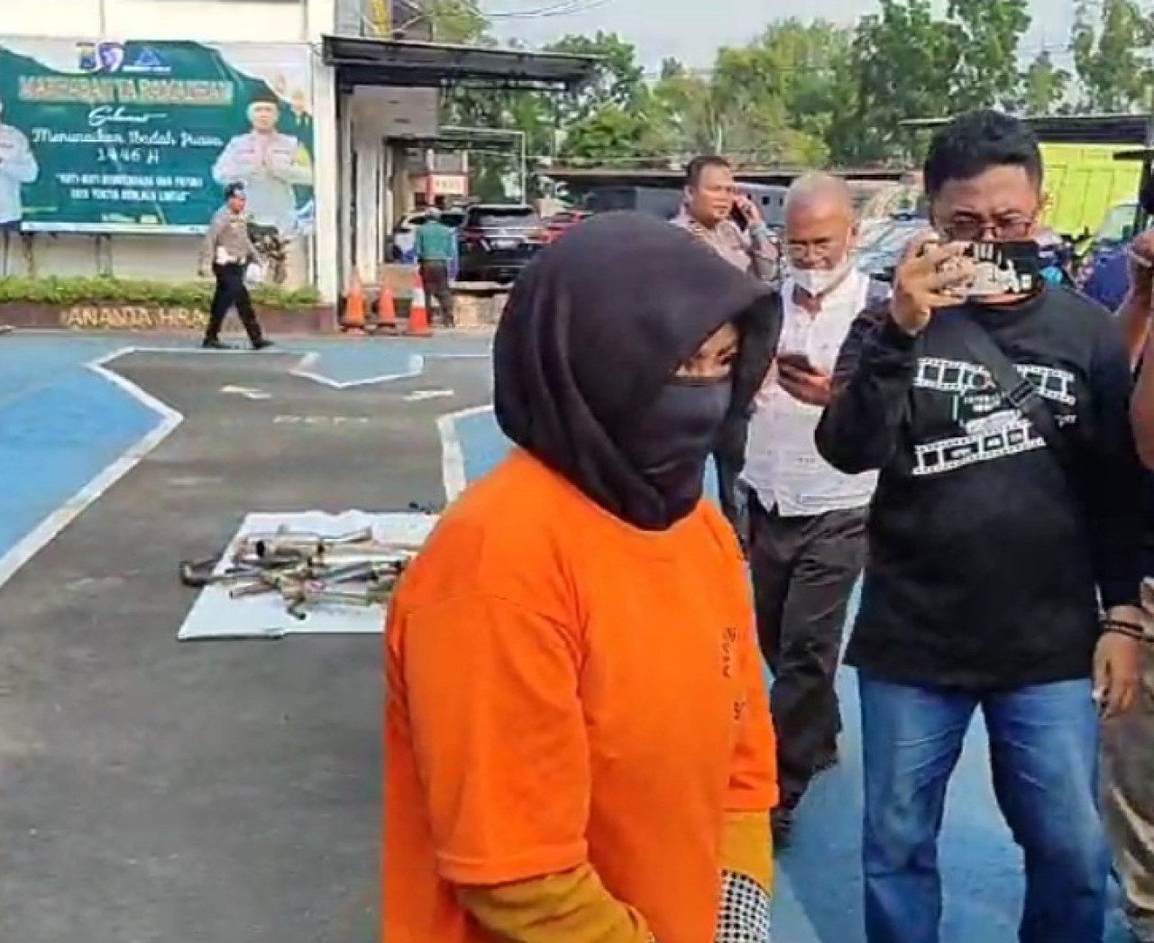 Emak-emak di Bangkalan Curi Pikap gegara Hutang Rp300 Juta Tak Dibayar