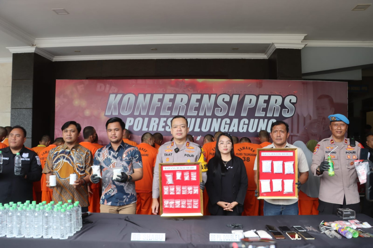 Polisi saat merilis hasil ungkap Operasi Pekat Semeru.(Foto: Bramanta Pamungkas/jatimnow.com)