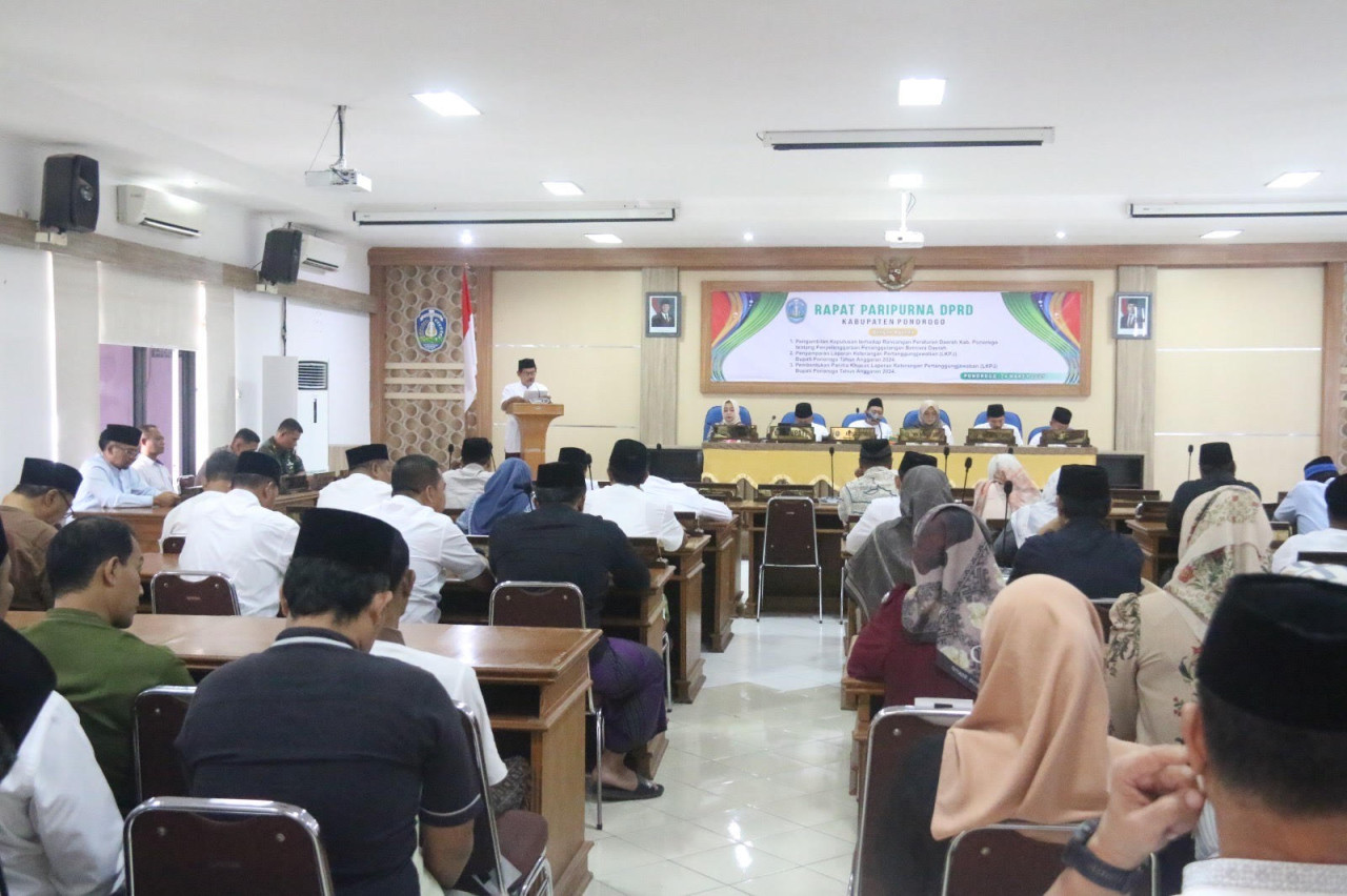 Rapat paripurna DPRD Kabupaten Ponorogo di gedung Bappeda Litbang. (Foto: Ahmad Fauzani/jatimnow.com)