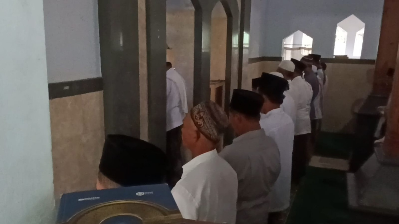 Jemaah Pesantren Al Khoiriyah di Tulungagung menggelar salat Ied. (Foto: Bramanta Pamungkas/jatimnow.com)