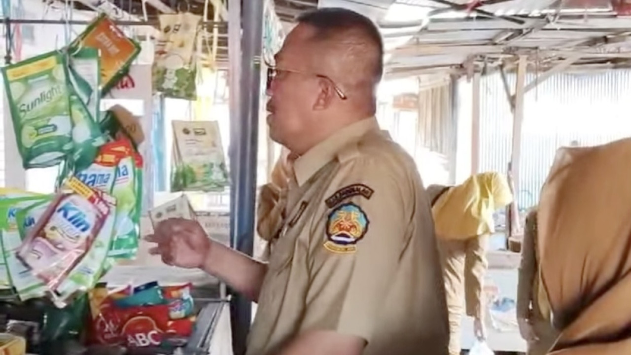 Sidak pasar di Bangkalan. (Foto: Fathor Rahman/jatimnow.com)