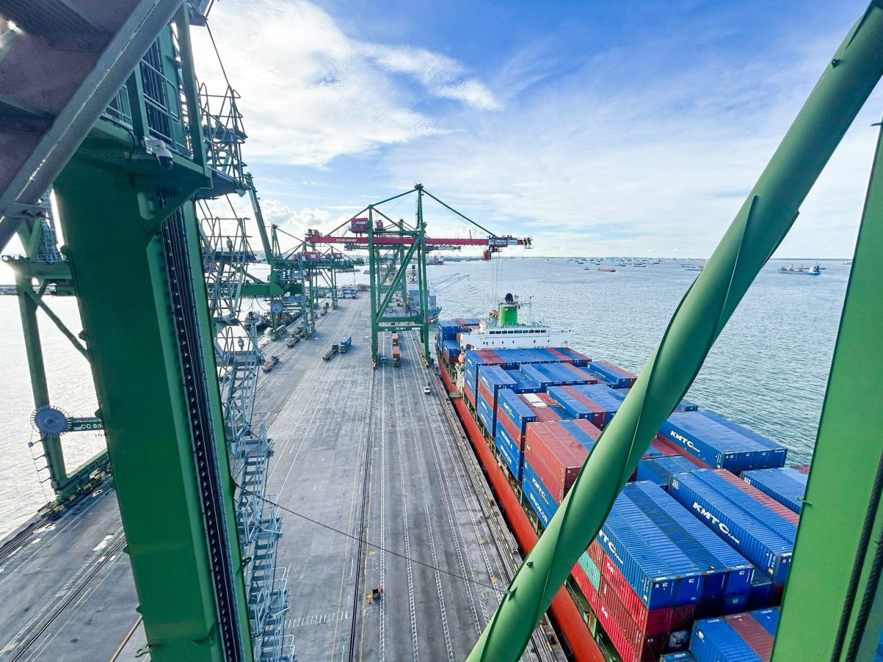 Terminal Teluk Lamong Pastikan Kelancaran Arus Barang saat Lebaran 2025