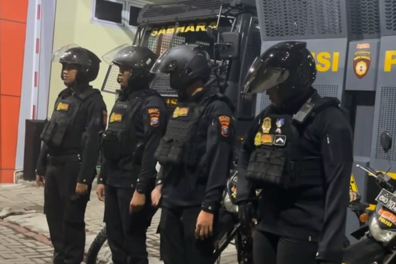 Tim Raimas Kalamunyeng Polres Gresik saat bertugas melakukan patroli demi menjaga kondusifitas Gresik. (Foto: Humas Polres Gresik/jatimnow.com).