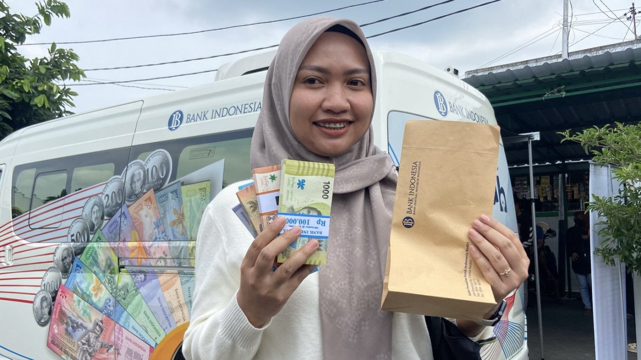 Penukaran uang baru di Ponorogo. (Foto: Ahmad Fauzani/jatimnow.com)