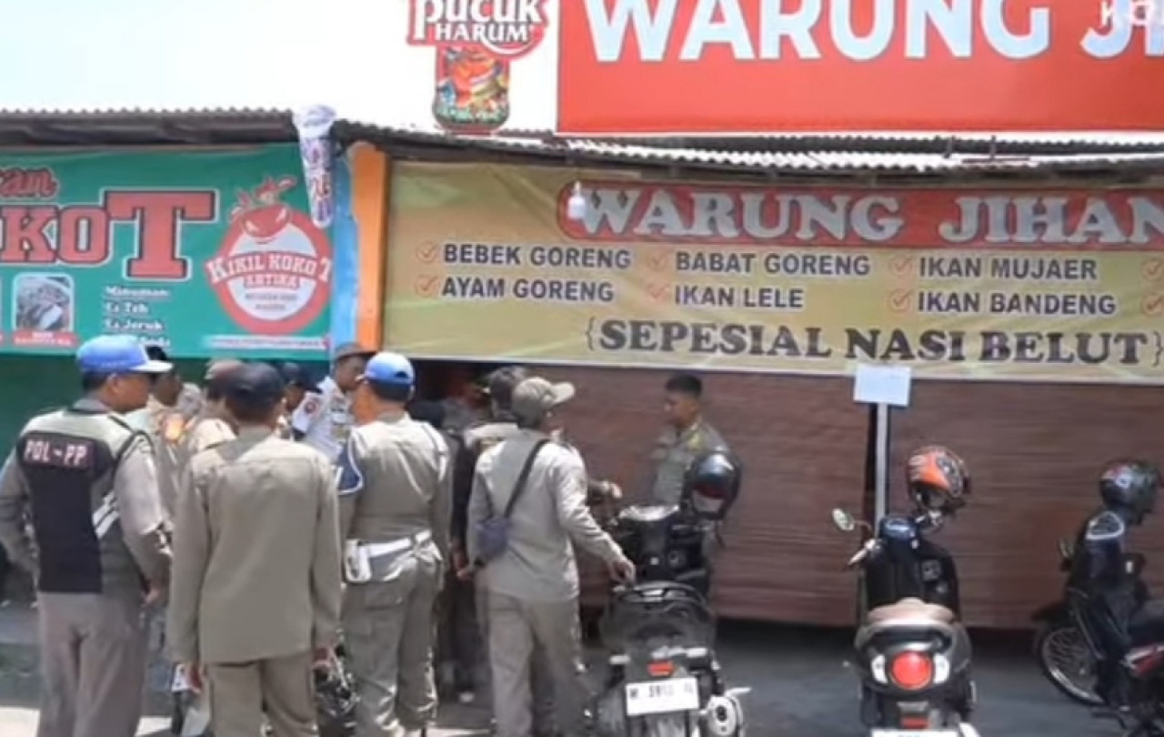 Banyak Warung di Bangkalan Abaikan Aturan Buka Selama Ramadan