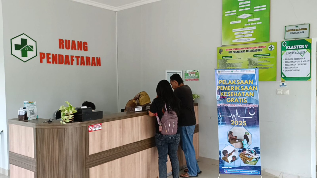 Layanan pemeriksaan kesehatan di salah satu Puskesmas di Tulungagung. (Foto: Bramanta Pamungkas/jatimnow.com)
