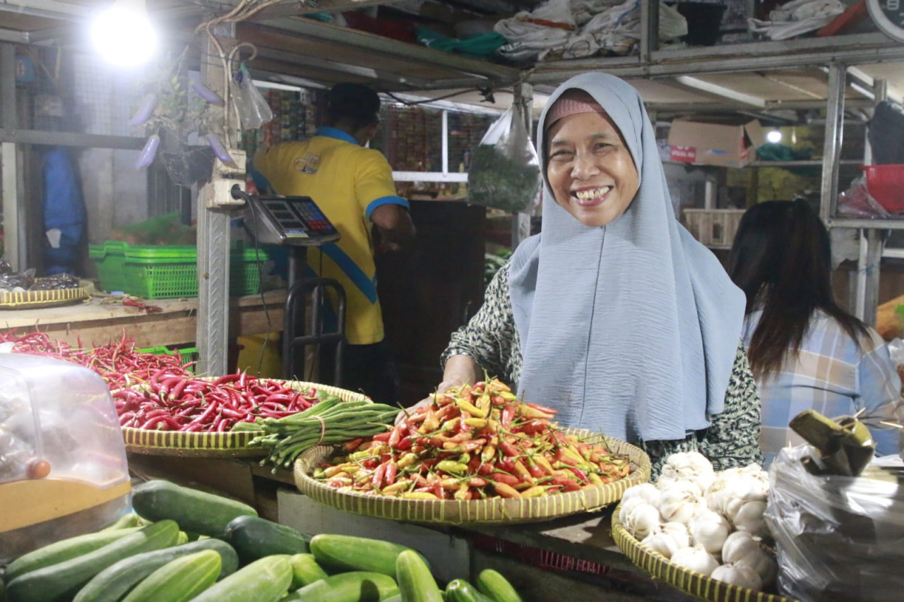 Salah satu penjual di pasar tradisional Kota Madiun. (Foto: Kominfo Kota Madiun)