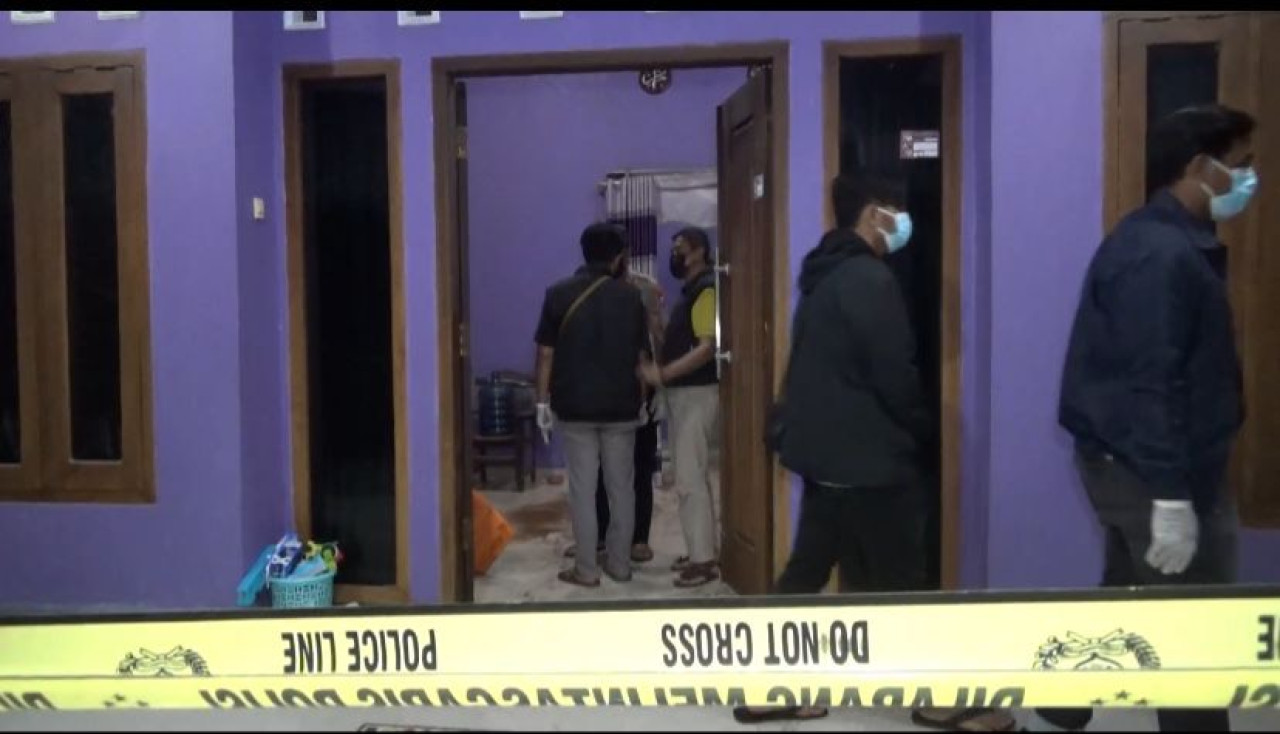 Pria di Ponorogo Ditemukan Tewas di Antara Botol Miras