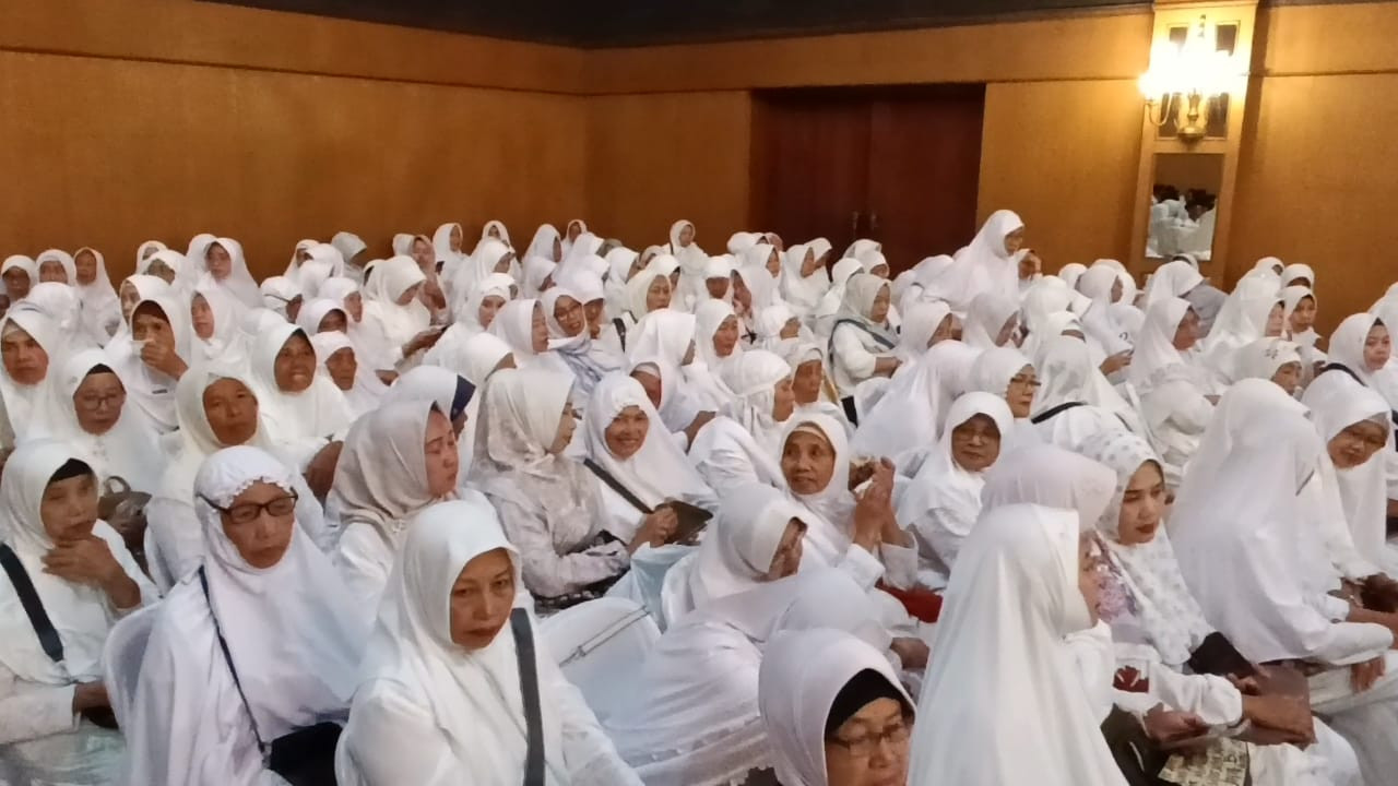 Calon Jemaah Haji asal Tulungagung saat mengikuti manasik. (Foto: Bramanta Pamungkas/jatimnow.com)