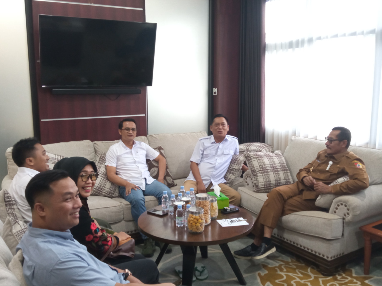 Wabup Djoko Susanto saat menemui Pimpinan dan anggota DPRD Jember (Foto: Sugianto/jatimnow.com)