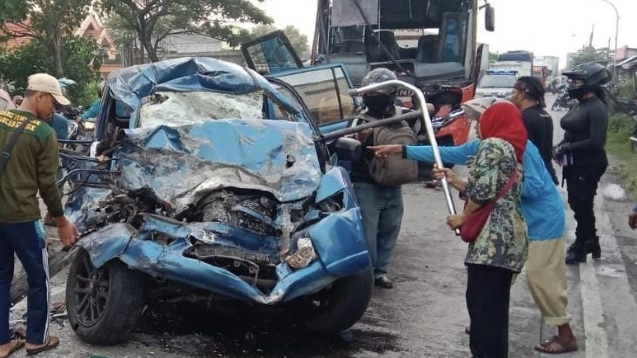 Kecelakaan Maut di Duduksampeyan Gresik, 7 Orang Tewas