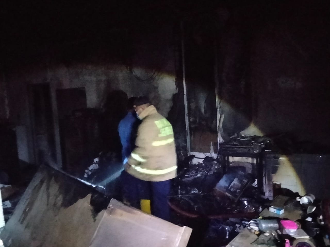 Kondisi kebakaran Bank Jatim Unit Kalisat Cabang Jember (Foto: Damkar Jember for jatimnow.com)