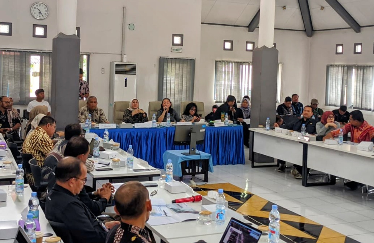 Komisi VII DPR RI saat melakukan kunjungan di BPIPI Tanggulangin Sidoarjo. (Foto: Ahaddiini HM/jatimnow.com)