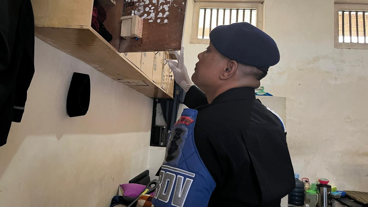Penggeledahan di Lapas Kediri. (Foto: Lapas Kediri)
