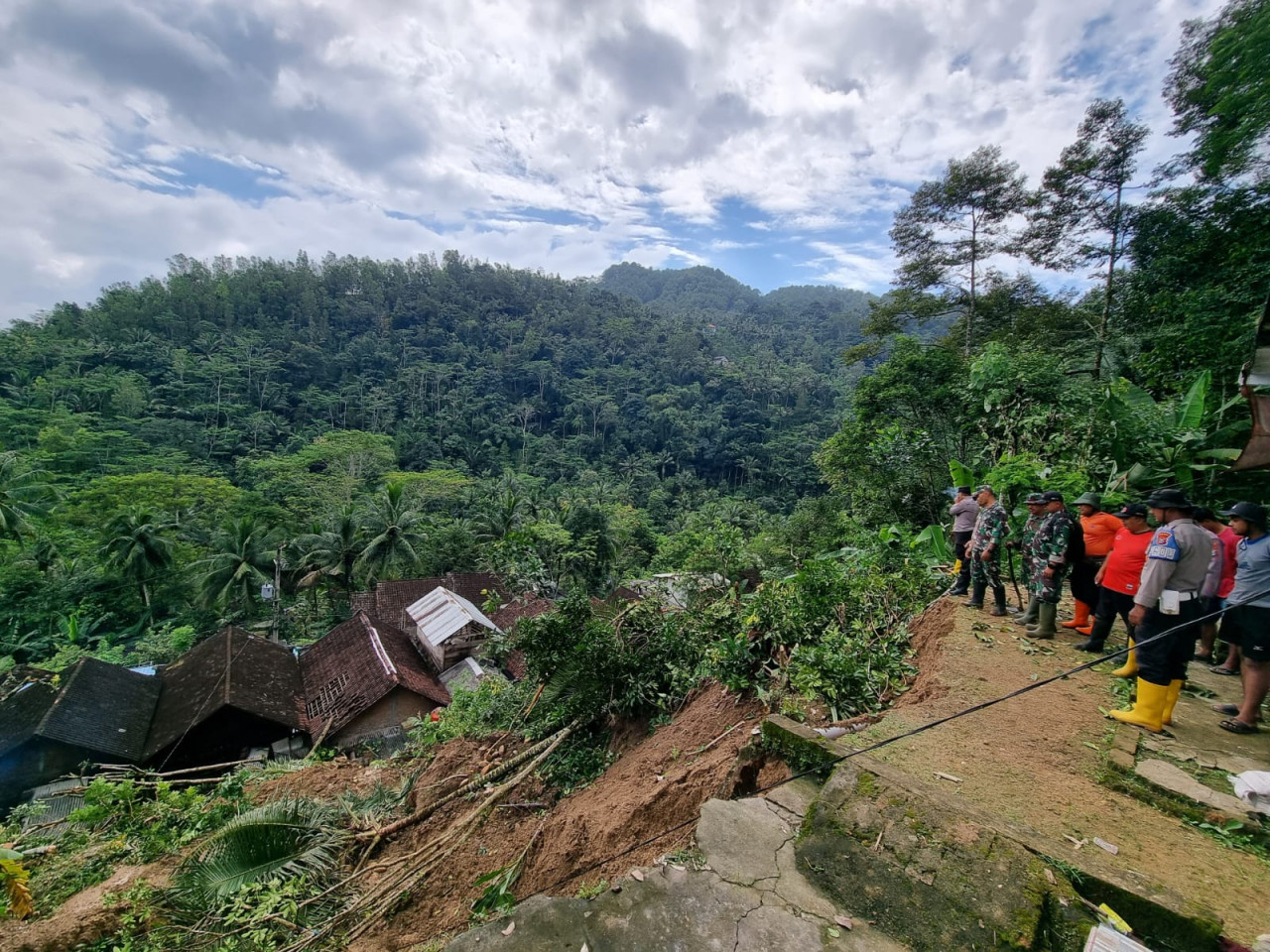 3 Rumah Warga di Trenggalek Tertimpa Longsor
