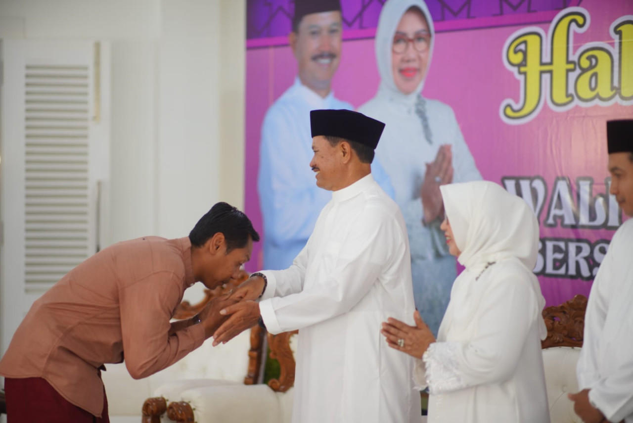 Mengintip Open House Wali Kota Madiun, Anak-anak Serbu Es Krim