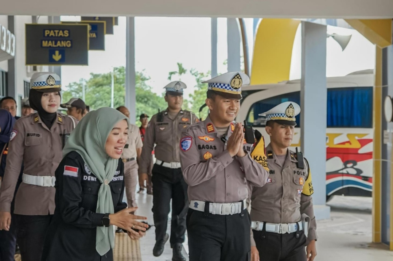 Kasatlantas Polres Jember saat melaksanakan Operasi Ketupat Semeru 2025 (Foto: Humas Polres Jember for jatimnow.com)