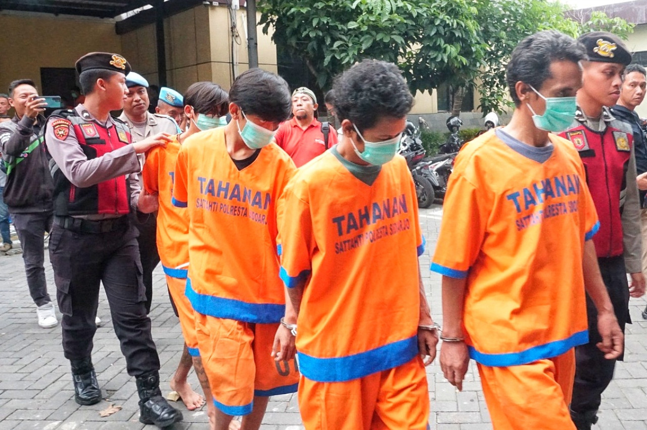 4 Tersangka Pencurian Pipa Stainless di Tjiwi Kimia Diamankan Polresta Sidoarjo