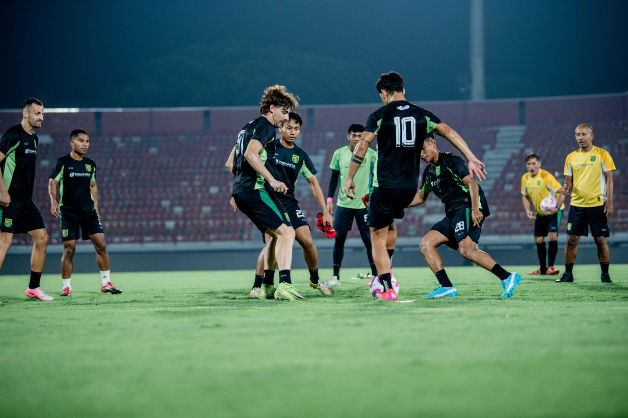 Skuar Persabaya sedang berlatih. (Foto: Persebaya.id)
