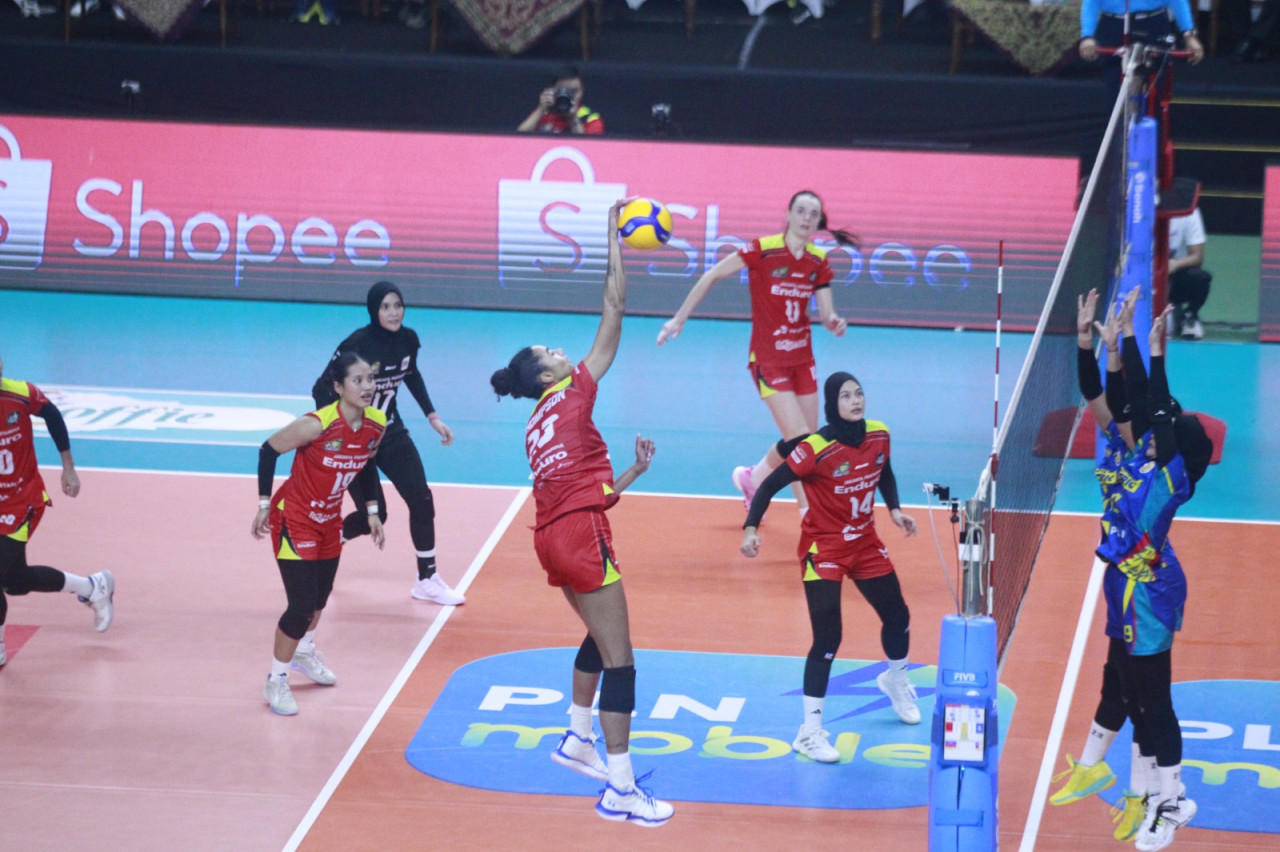 Pertandingan antara Jakarta Pertamina Enduro dan Jakarta Electric PLN. (Foto: Proliga 2025/jatimnow.com)