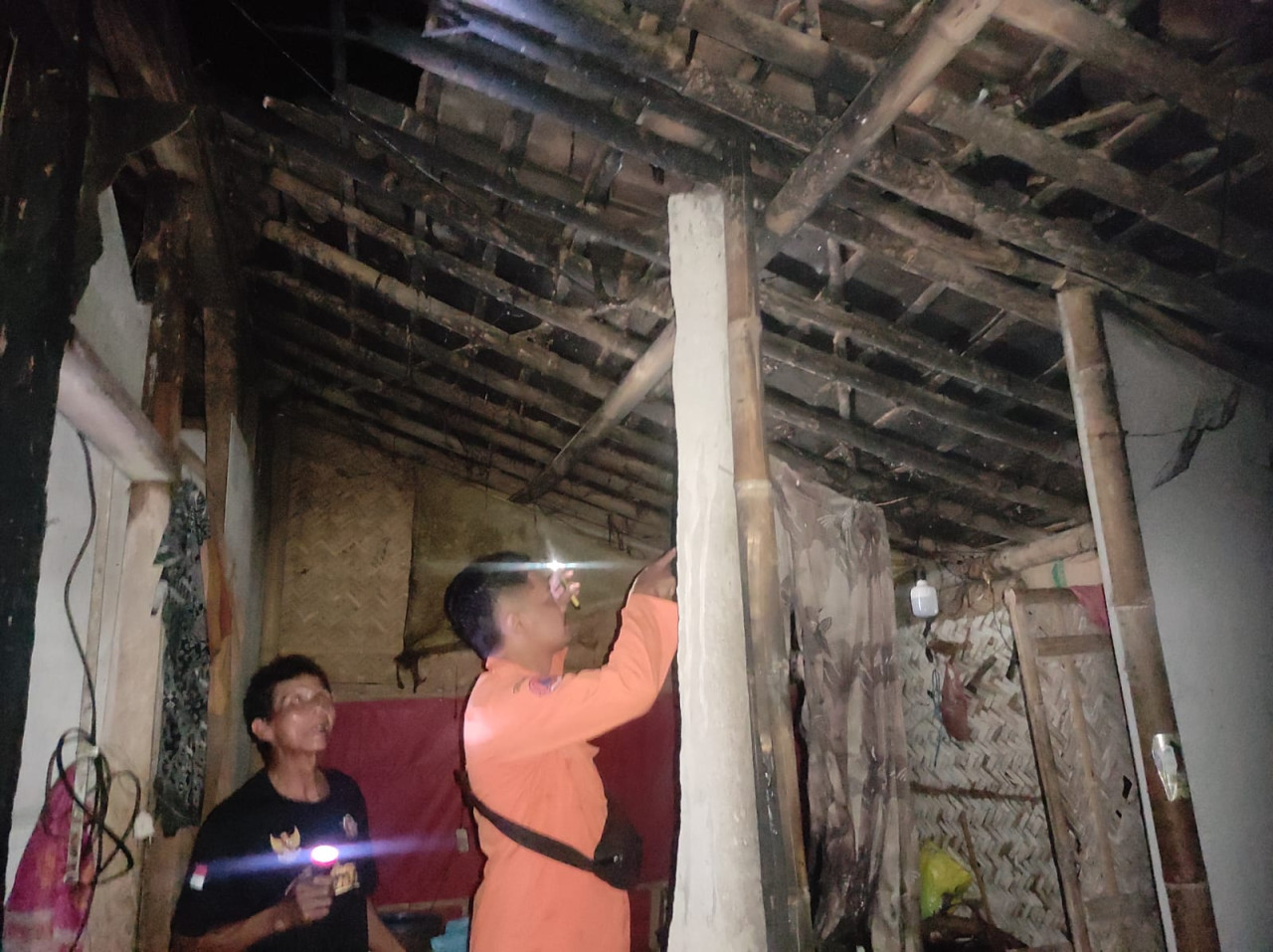 Rumah Warga Jember Tersambar Petir, Dapur turut Terbakar