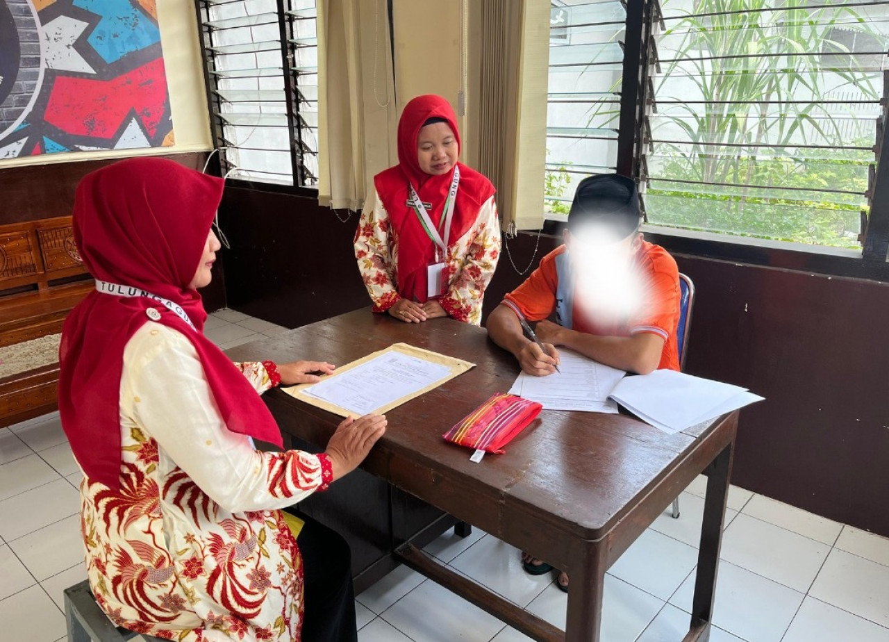 Tahanan kasus mercon di Tulungagung ikuti ujian dari dalam Lapas. (Foto: Dok Lapas Tulungagung for jatimnow.com)